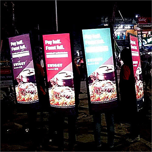 LED লুক ওয়াকার - কাস্টমাইজড ব্র্যান্ডিং সহ